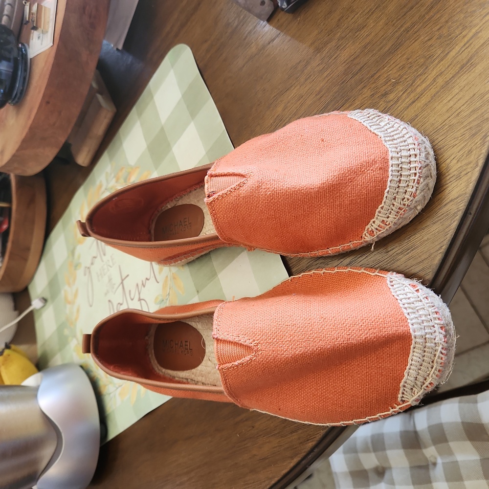 Michael Kors cambas Orange flats